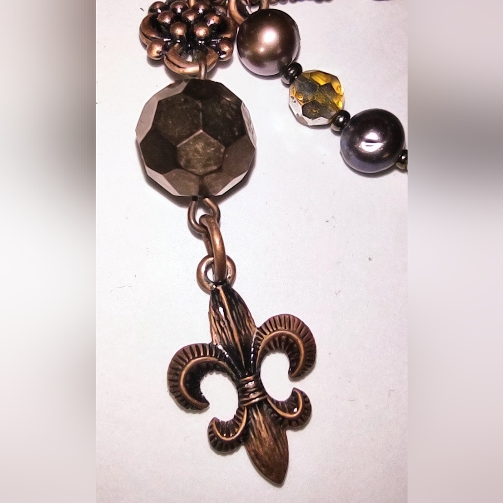 Cookie Lee Bead Necklace Fleur-de-lis